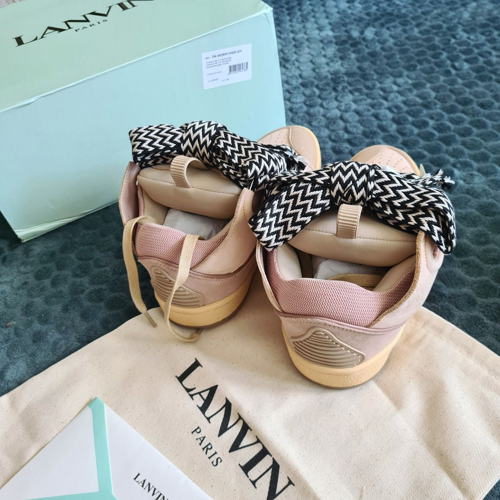 Lanvin  Curb