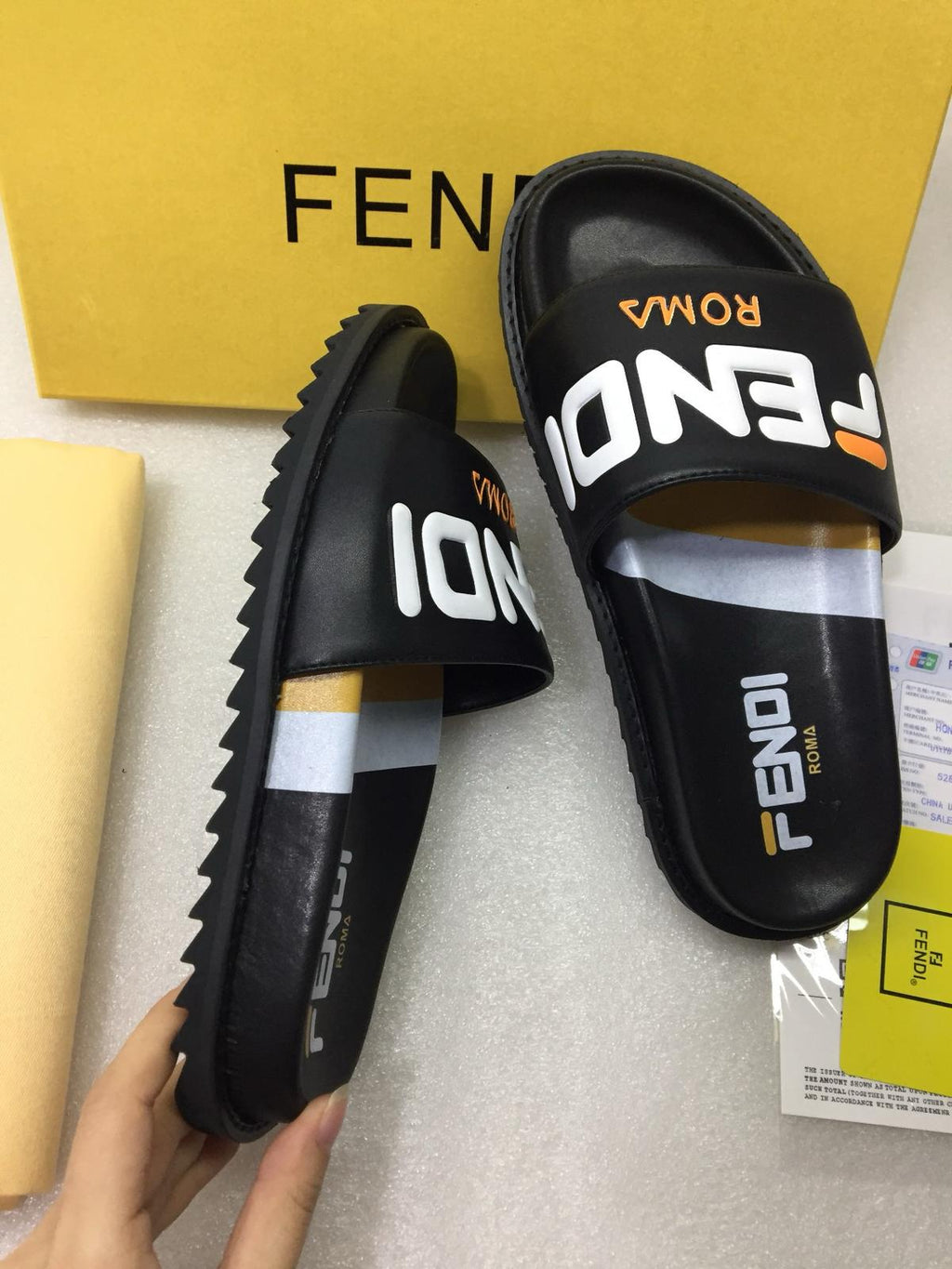 Ciabatte Fendi - STORM OFFICIAL STORE